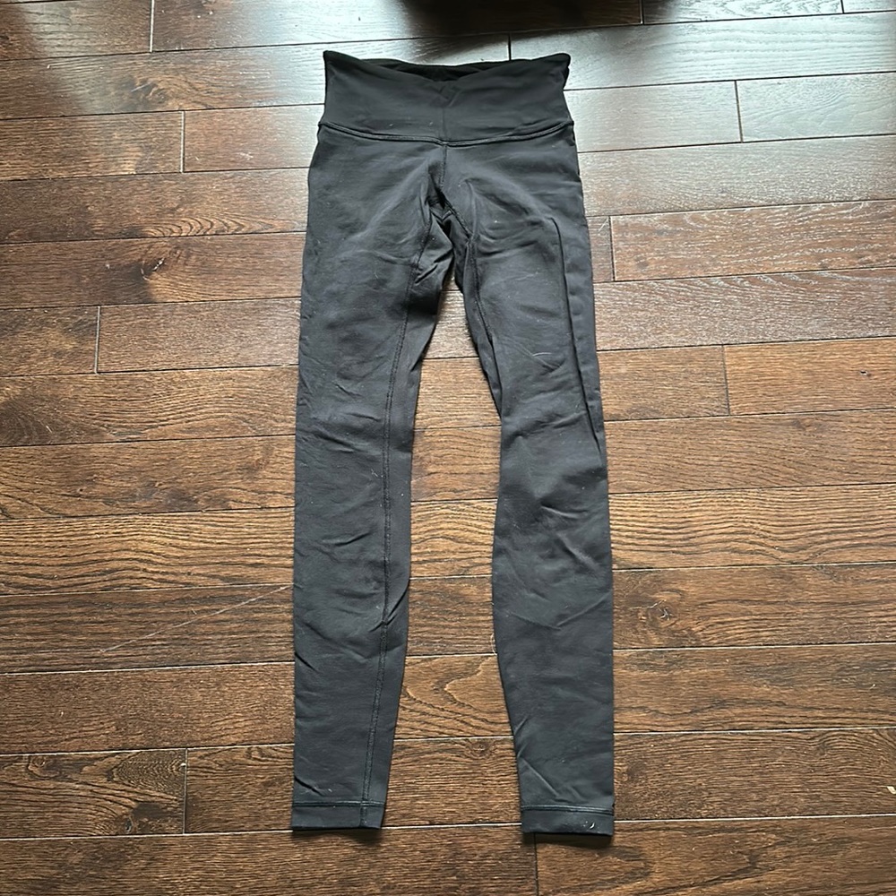 Lulu lemon great condition Wunder Under low-rise legging